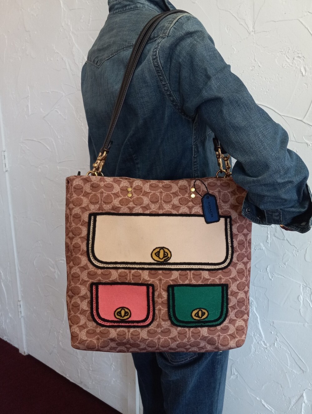 Coach Rogue Tote, Signature Canvas With Trompe L'oeil Print, Forever Collection - Picture 5 of 16